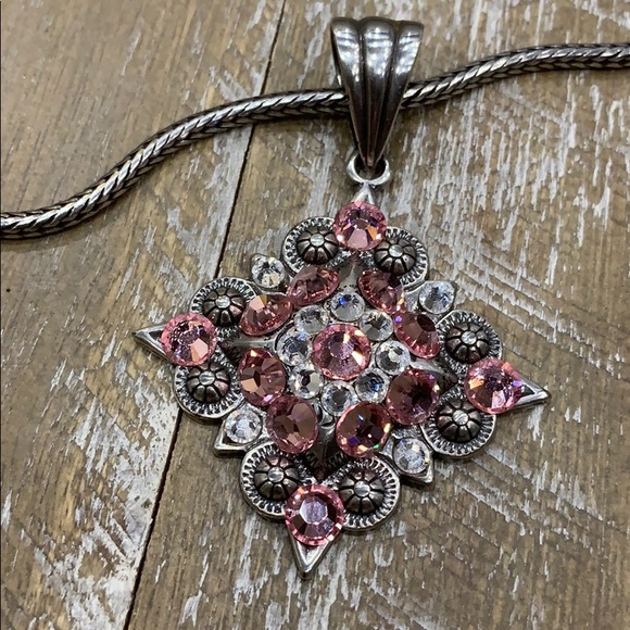 Ariat Jewelry - SALE 🥂Sexy pink crystal necklace
